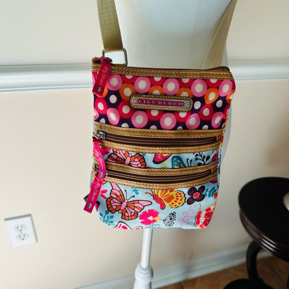 🔥FLASH SALE🔥Lily bloom, Crossbody purse, butterflies multiple pockets